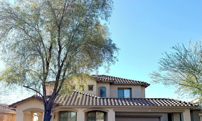 Surprise Casa | Stylish & Spacious Retreat Near Surprise Stadium - Room to Spread Out!