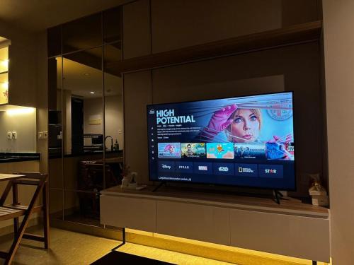 Bumi Serpong Damai Apartamento | Stylish & Spacious stay at Branz BSD by NJ props