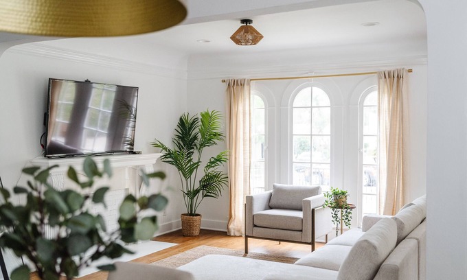 West Hollywood Casa | LUJOSA CASA ESPAÑOLA - ¡UBICACIÓN CENTRAL OESTE DE HOLLYWOOD!