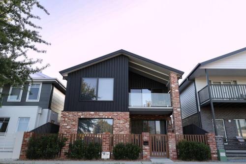 Wagga Wagga Casa | Stylish Stay 4BR Central Wagga