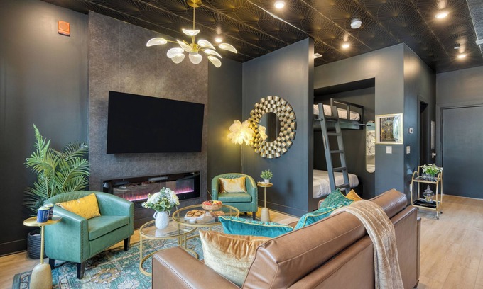 Talbot's Corner Casa | Stylish Studio for 6 Near Broadway & East Nashville Restaurants | Lischey Loft