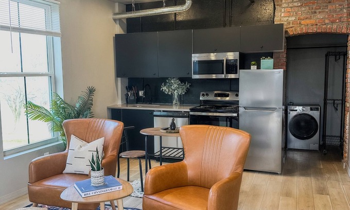 Detroit Apartamento | Stylish Studio in Corktown, Detroit- 5 mins to Ford Field & Little Caesars Arena