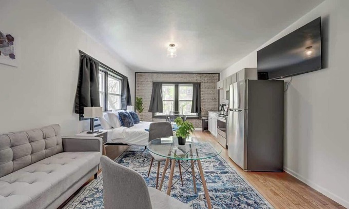 Lower East Side Apartamento | Modern Studio Retreat in McKinley Beach and BradySt East