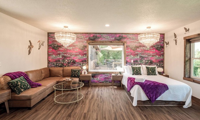 Prescott Hotel | Moody, Glamorous & Full of Magic