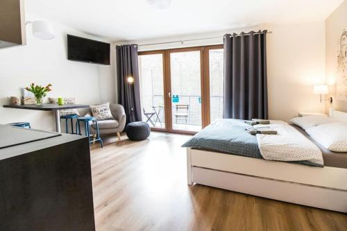 Nusle Apartamento | Stylish Studio with Balcony, 12 Min to City Centre, Free Netflix & WiFi