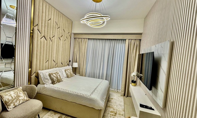 Dubai Apartamento | Stylish studio with large balcony & private parking in Azizi Riviera