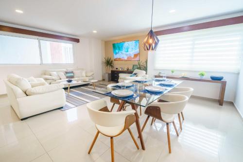 Downtown Cancun Apartamento | Stylish Three-Bedroom Condo w/Pool