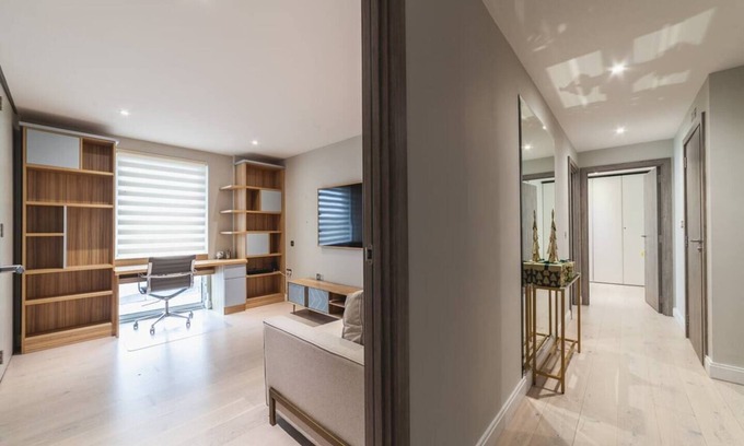 St. Mary's Park Apartamento | Stylish Three-Bedroom Flat in Vibrant Battersea