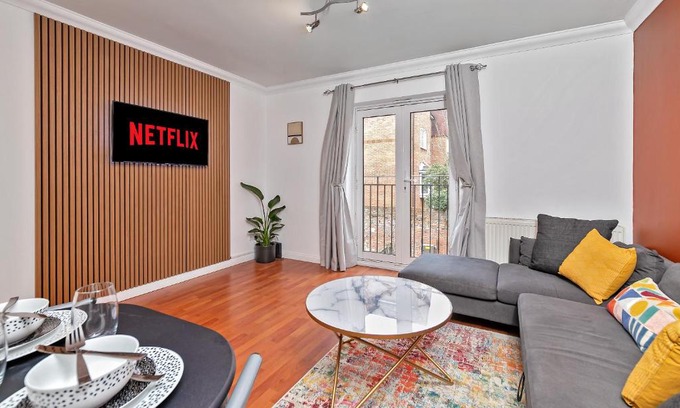 Rickmansworth Apartamento | Stylish Town Centre Apartment, ALLOCATED FREE PARKING SPACE, RICKMANSWORTH HIGH STREET, Modern Decor, Juliet Balcony, Walking Distance to Rickmansworth Station Metropolitan Line