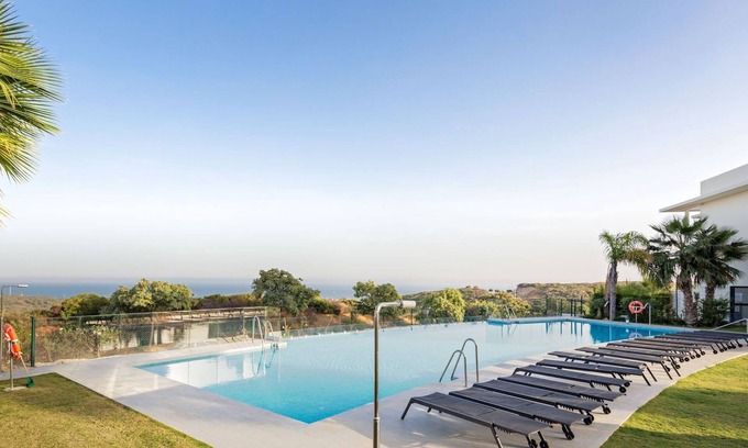 Casares Chalet De Esquí | Elegante casa adosada en Finca Cortesin Golf Resort