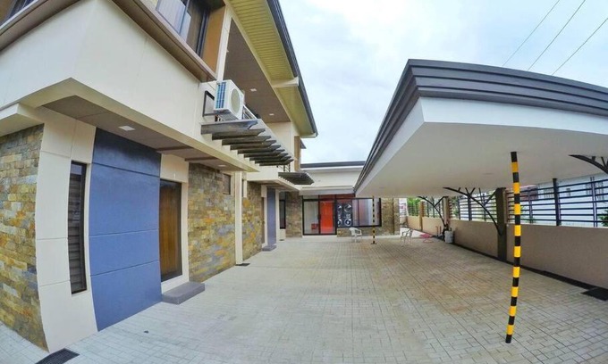 Balanga Apartamento | Stylish Townhouse in Balanga City Quiet Neighborhood
