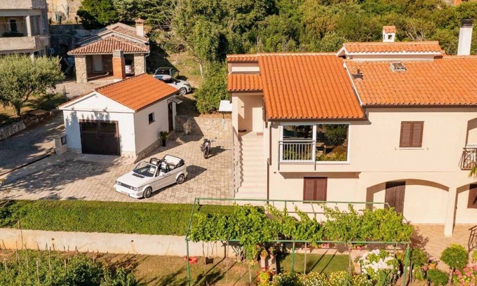 Presika Apartamento | Stylish Two Bedroom Apartment in Labin - Two Bedroom Apartment with Terrace