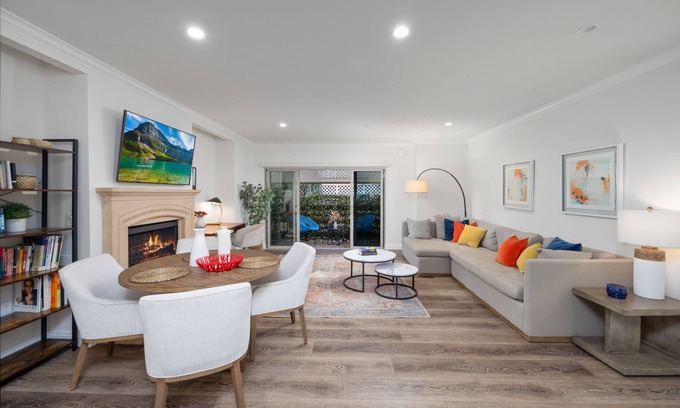 Pasadena Apartamento | Stylish unt w/ 2BR 2BA w/tub jacuzzi - 1288 sq. ft