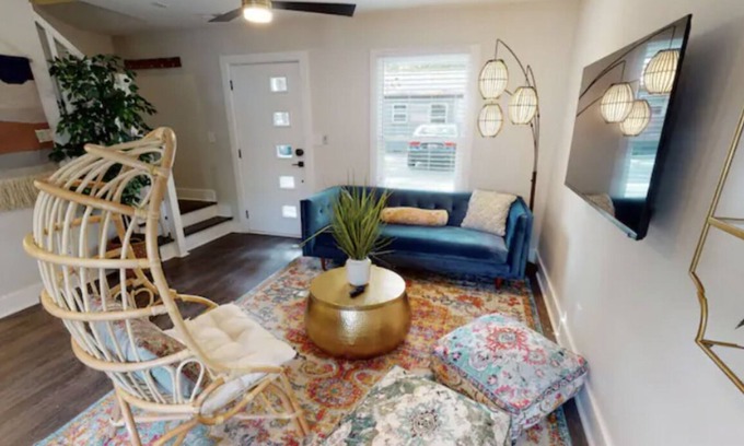 Villa Heights Apartamento | Stylish Uptown 2BR & 1.5 Bath Getaway, by Mansion