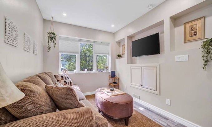 Kitchener Casa | Stylish Urban Escape - Close to DTK and Expwy