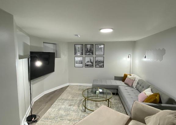 Bronzeville Apartamento | Stylish Urban Retreat 3 Bedroom Newly Remodeled