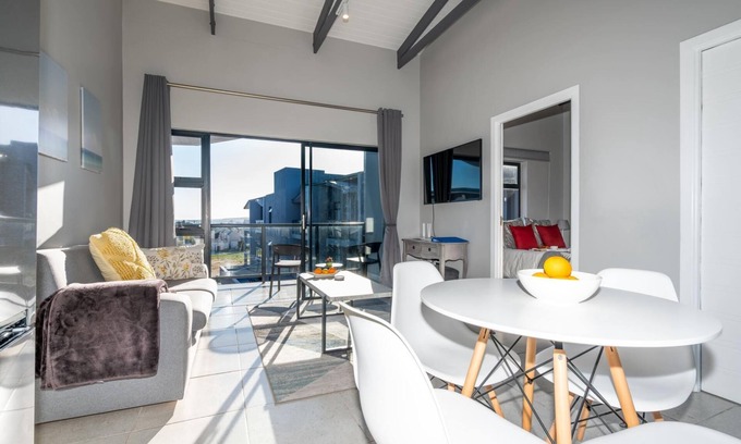 Mykonos Apartamento | Stylish Urban Stay | Balcony | Lagoon View