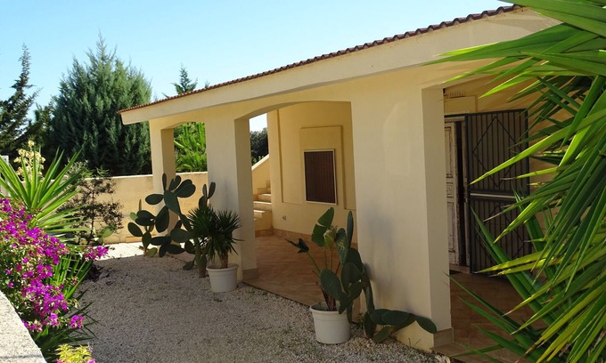 San Pietro in Bevagna Casa | Elegante villa con impresionantes vistas sobre los olivares mar Jónico