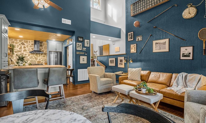 Lake Lure Condominio | Stylish waterfront 2 bedroom condo in Rumbling Bald at Lake Lure