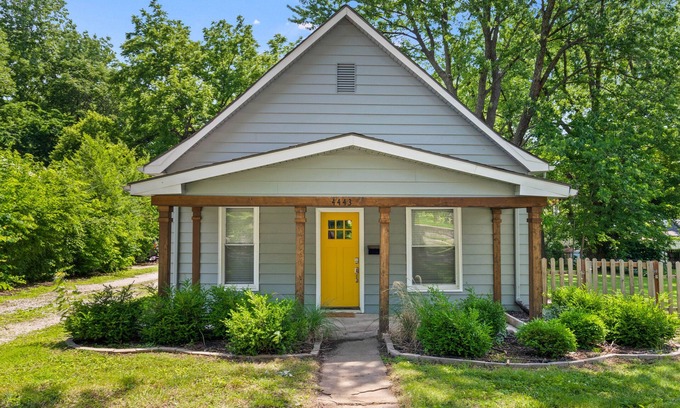 Rosedale Casa | Stylish West Plaza Retreat w/ Huge Yard, BBQ, and Games