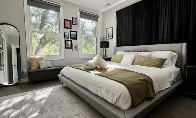 Wicker Park Casa | Stylish Wicker Park Home with Garage