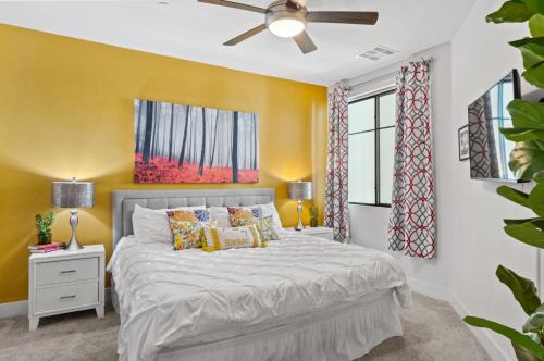 North Scottsdale Apartamento | Stylish Workspace, Serene Setting G3043