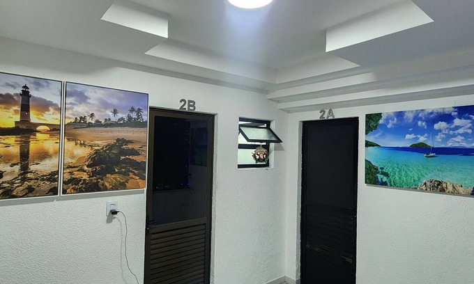 Itapua Apartamento | Suíte Moderna com Cozinha Completa à 150m da Praia de Itapuã em Salvador, Bahia