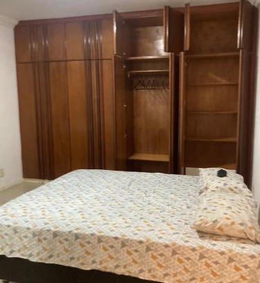 Florianopolis Casa | Suíte privativa com cama Queen em casa ampla e confortável em casa compartilhada