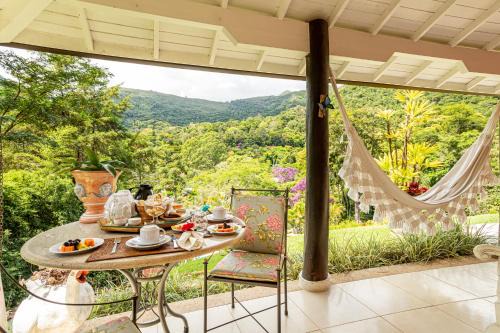 Nogueira Casa | Su Paradise Villa Chalés e Suítes