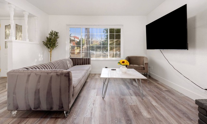 Rancho Cordova Casa | Sub URBAN 4 BD Home/POOL/GAME Near RIVER & TRAIL