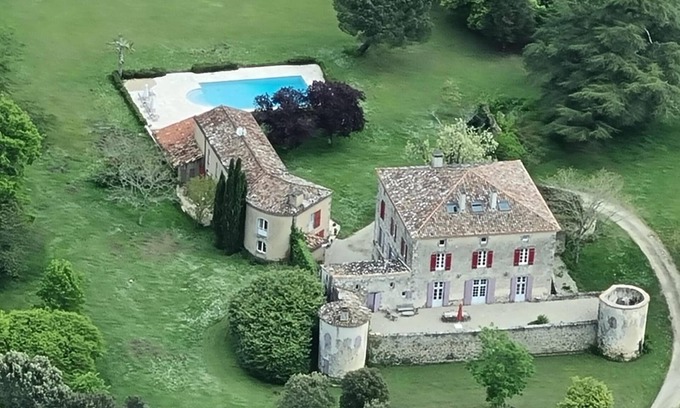 Fargues-sur-Ourbise Casa | Sublime 16thC Chateau for groups