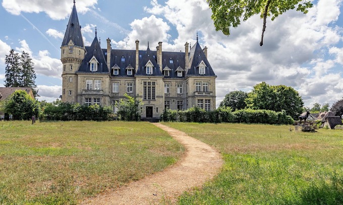 Saint-Jean-aux-Bois Apartamento | Sublime apartment in the castle of a listed village in the heart of the forest.