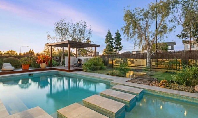 Rochedale Casa | Sublime Contemporary Designer Villa w/Pool