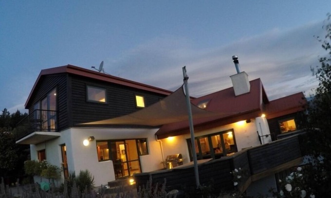 Wanaka Casa | 4 DORMITORIOS, 4. 5 BAÑOS, PISCINA DE SPA, WI-FI, SKY TV