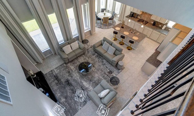 Clodine Casa | Suburb quiet & majestic mansion