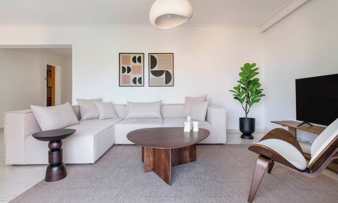 Khalandrion Apartamento | Suburban 3BR Apartment in Marousi