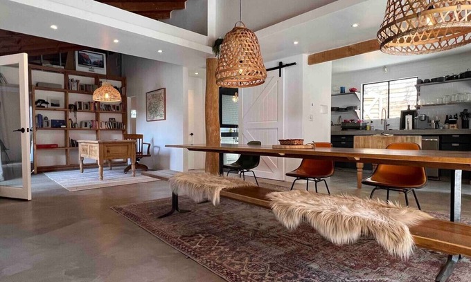 West Hills Casa | Suburban Cabin Getaway
