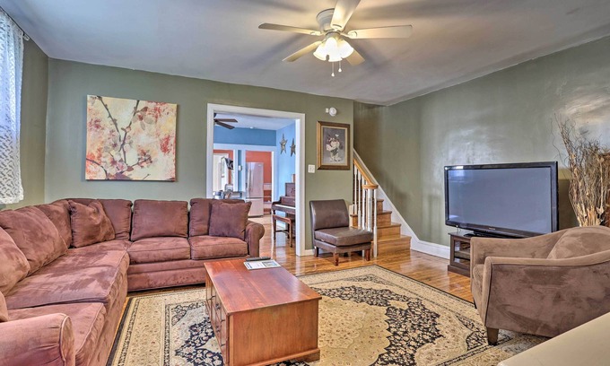 Lansdowne Casa | Suburban Home w/ Backyard Patio < 7 Miles to Dtwn!