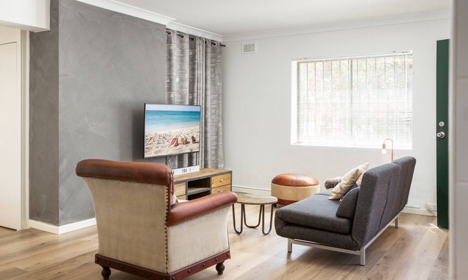 Strathfield Apartamento | Apartamento suburbano de dos camas con estacionamiento y patio