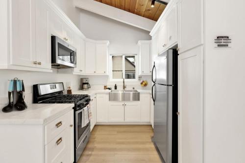 Fawnskin Casa | Sueños Azules- Fawnskin Retreat Cottage in Big Bear