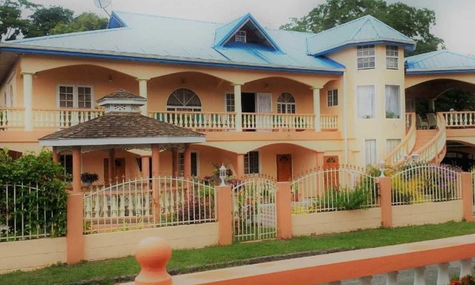 Black Rock Apartamento | Suelynda's Place - En el hermoso e histórico pueblo de Black Rock Tobago