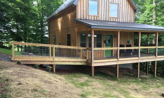 Alderson Cabina | CAMPAMENTO DE AZÚCAR - BARN STYLE CABIN!