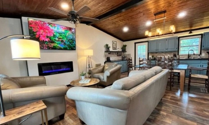 West Jefferson Casa | Sugar Maple Cottage pet friendly