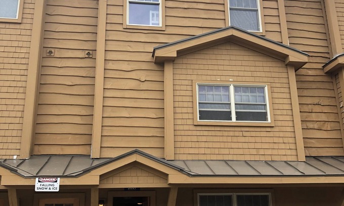 Carrabassett Valley Condominio | Sugarloaf on mountain sleeps 10-12 3 bedrooms. short walk to snubber lift