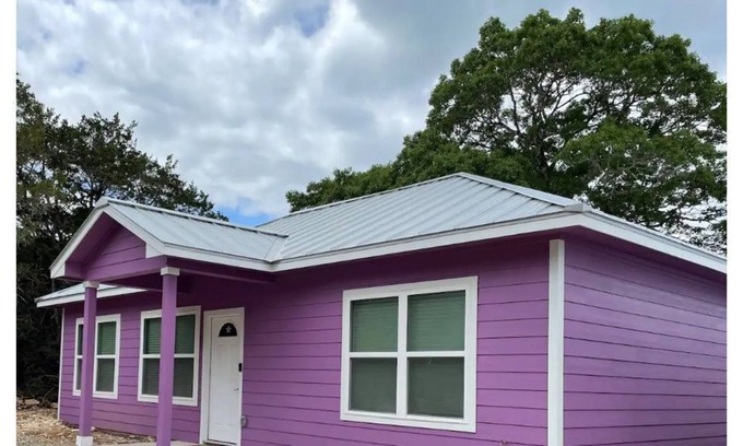 Canyon Lake Cabaña | Sugarplum Cottage—Recently built, 2 bedroom, 2 bath