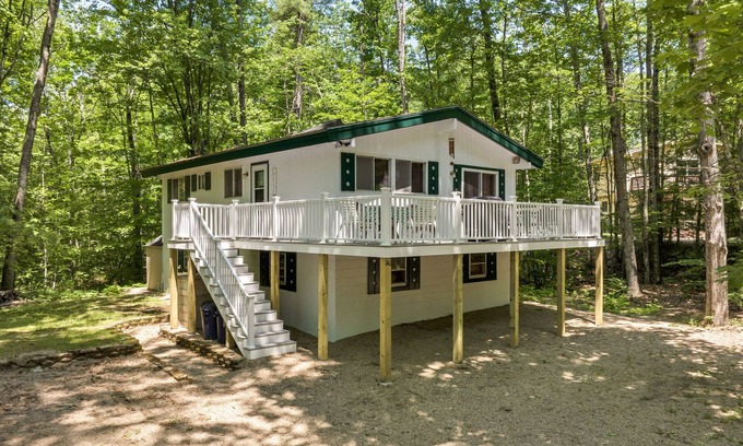 Moultonborough Chalet De Esquí | Suissevale Chalet sleeps 8 just a short walk to the beach