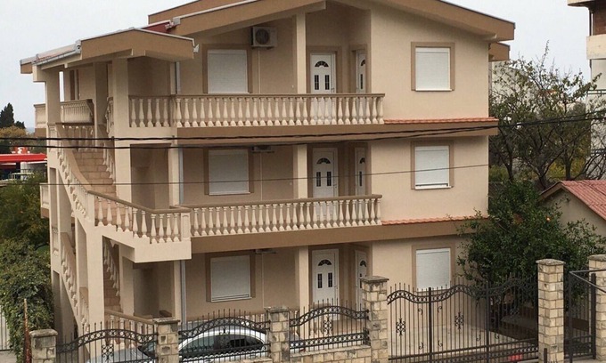 Zeljeznica Apartamento | Suitable 2 BDR Apartment 5 minutes From The Beach