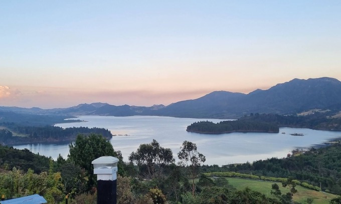 Cogua Cama Y Desayuno | Suite 1 con maravillosa vista al embalse del Neusa