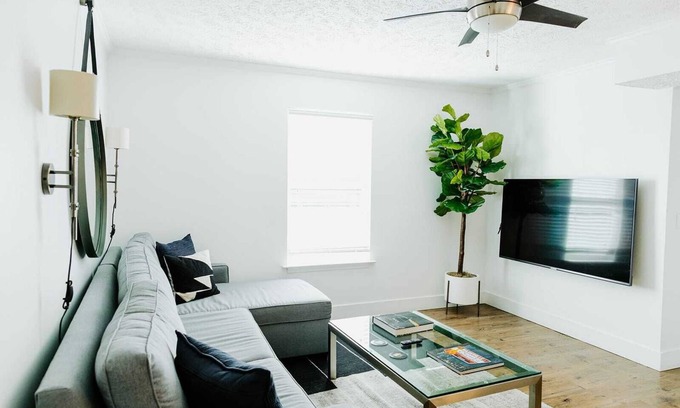 Edgehill Apartamento | Suite 109: Luxe Music Row Stay, Walk to Gulch!