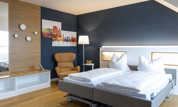 Oststadt/Stadtfeld Apartamento | Suite / 2 double rooms with shared bathroom (electrically adjustable beds)
